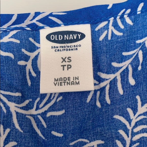 Old Navy blue printed cami with peplum - Picture 4 of 4